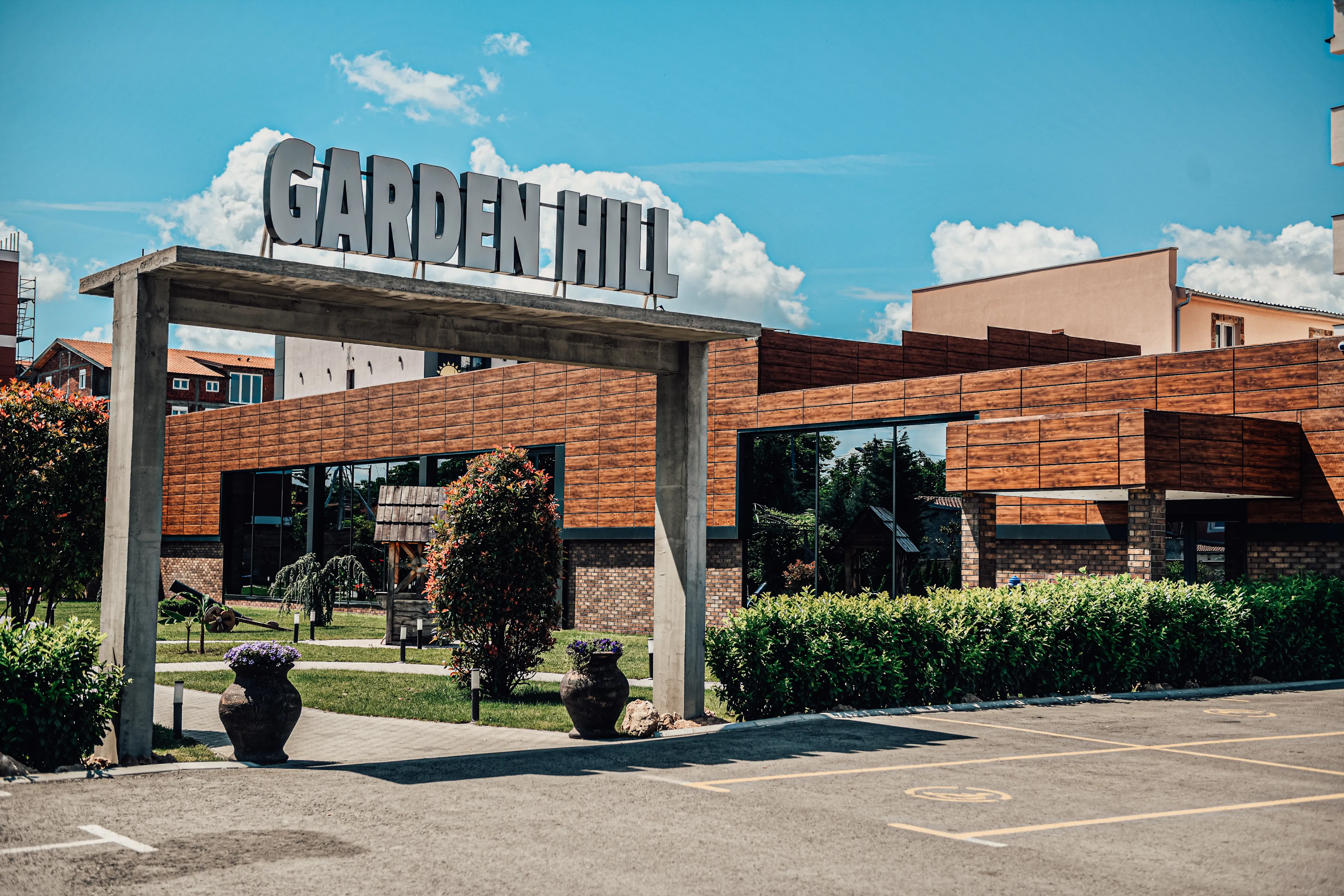 Garden Hill Gallery 11