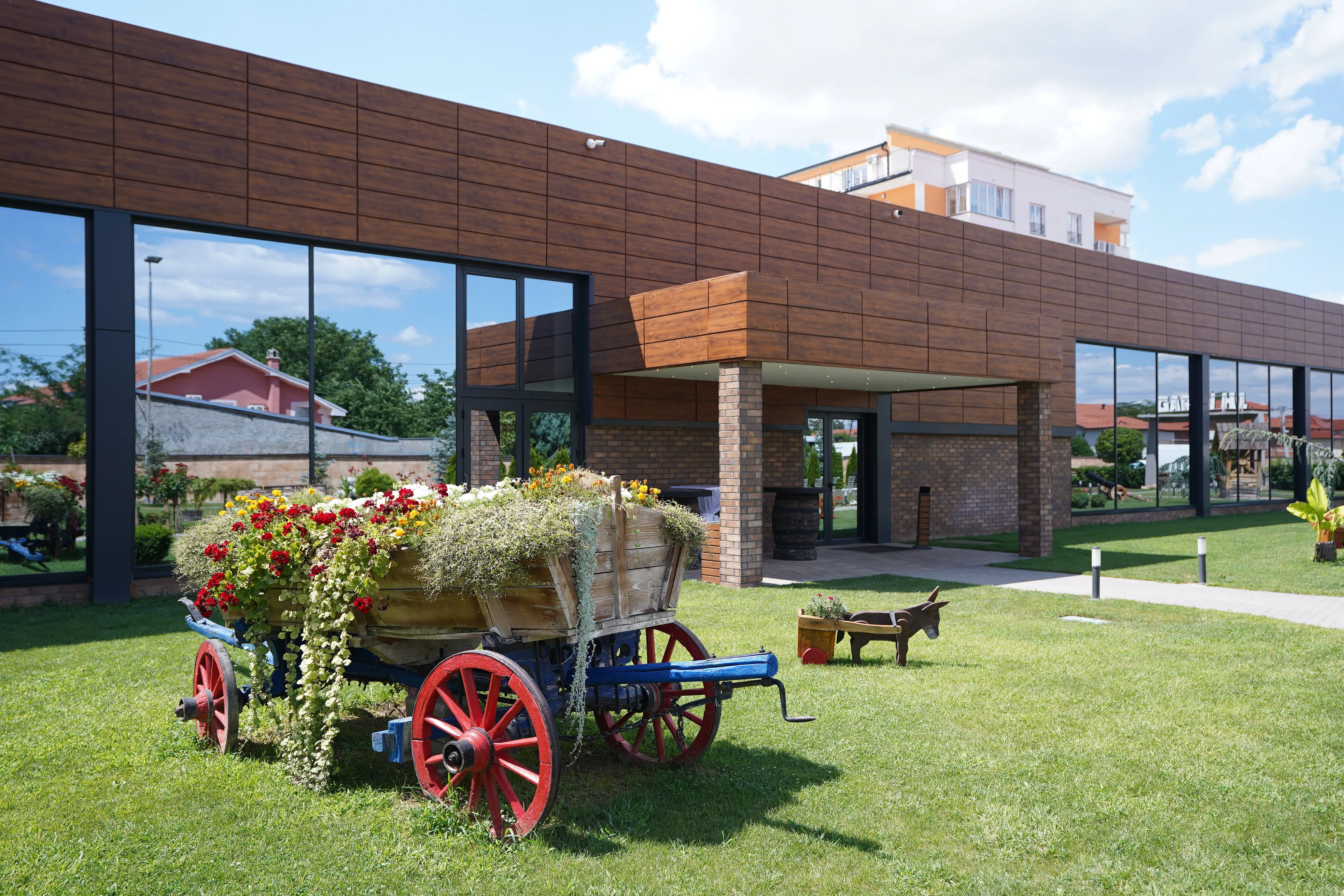 Garden Hill Gallery 4
